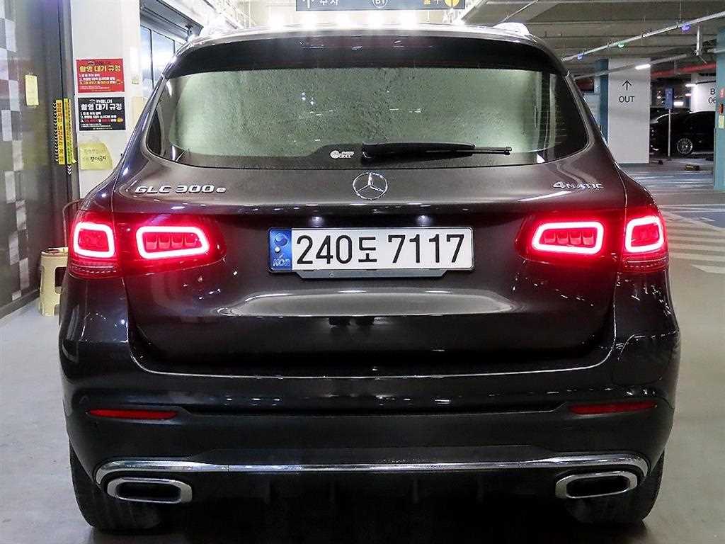 벤츠 GLC클래스 GLC 300e 4매틱 - 이미지 8