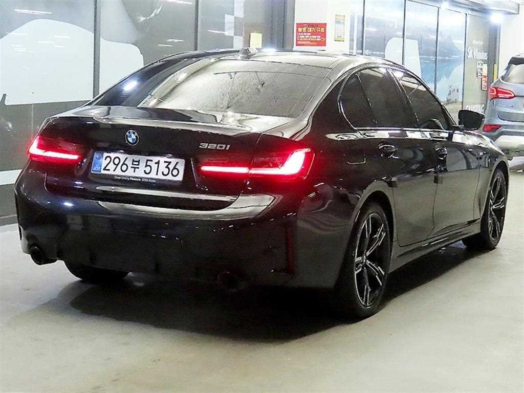 BMW 3시리즈(7세대) 320i M 스포츠팩 - 이미지 7