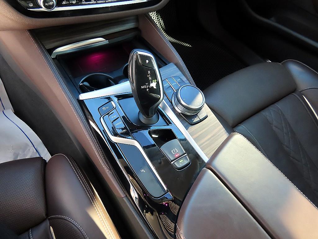 BMW 5시리즈(7세대) 530i xDrive 럭셔리 라인플러스 - 이미지 14