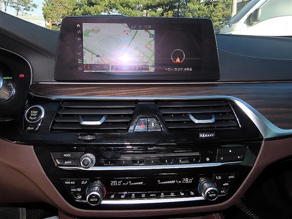 BMW 5시리즈(7세대) 530i xDrive 럭셔리 라인플러스 - 이미지 10