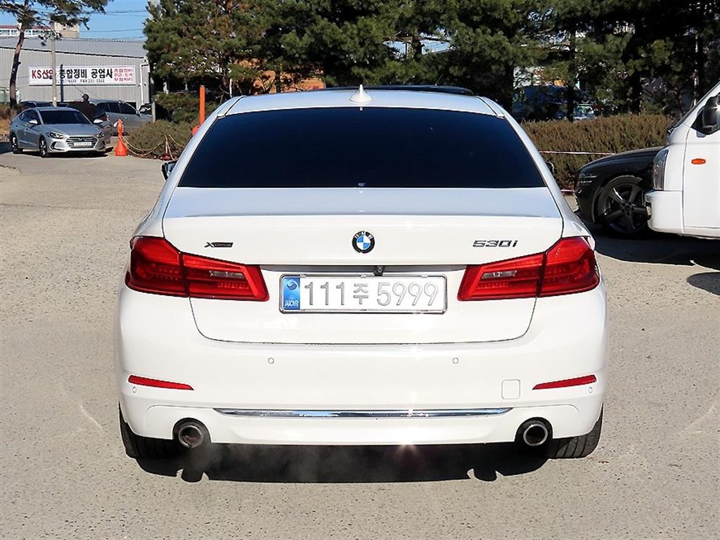 BMW 5시리즈(7세대) 530i xDrive 럭셔리 라인플러스 - 이미지 11