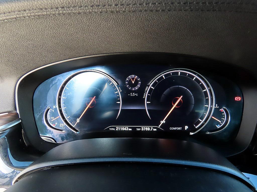 BMW 5시리즈(7세대) 530i xDrive 럭셔리 라인플러스 - 이미지 16