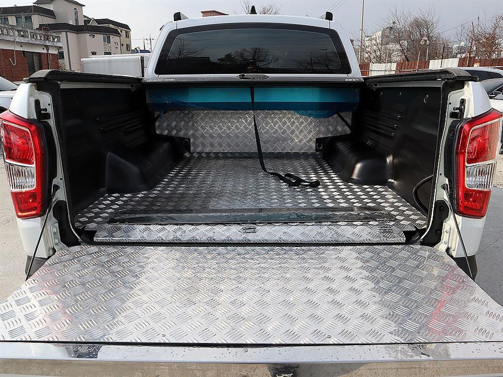 KG모빌리티(쌍용) 렉스턴 스포츠 칸 디젤 2.2 4WD 프로페셔널 S - 이미지 2