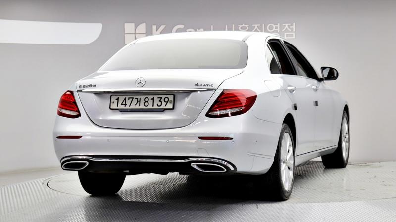 벤츠 E클래스(5세대) E220d 4매틱 익스클루시브 - 이미지 16