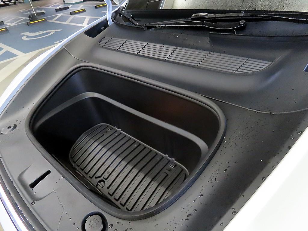 테슬라 모델 Y RWD - 이미지 15