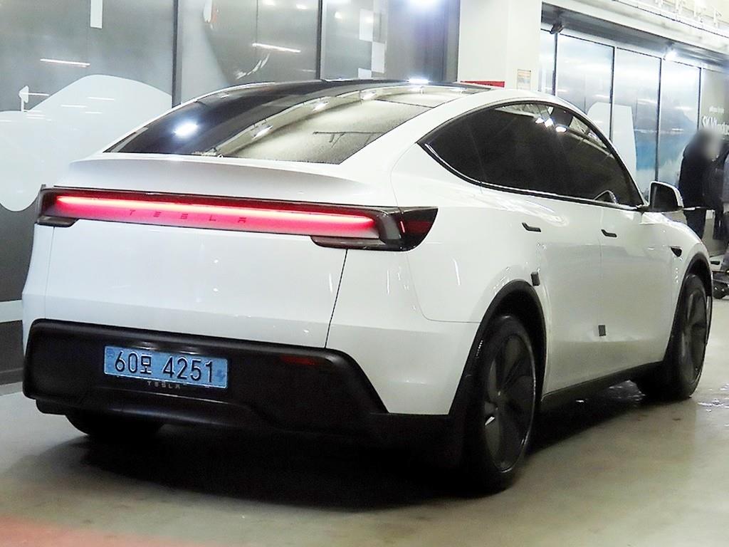 테슬라 모델 Y RWD - 이미지 10