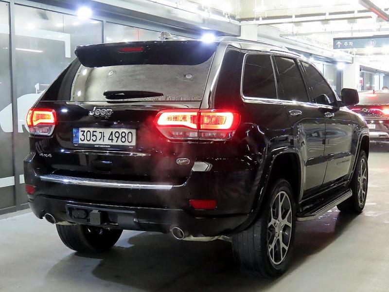 지프 그랜드 체로키(WK2) 3.6 V6 오버랜드 - 이미지 14