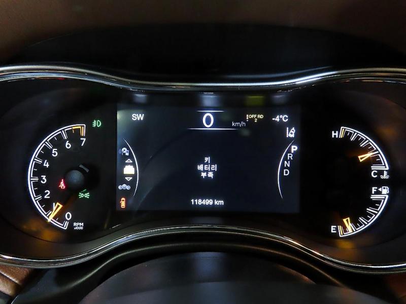 지프 그랜드 체로키(WK2) 3.6 V6 오버랜드 - 이미지 5