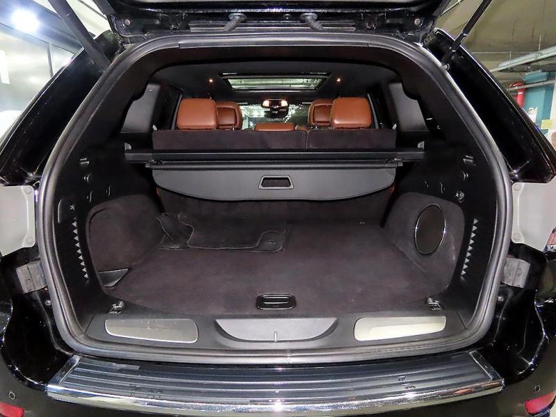 지프 그랜드 체로키(WK2) 3.6 V6 오버랜드 - 이미지 9