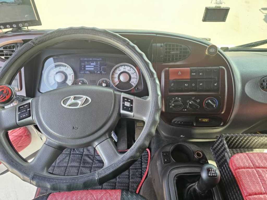 현대 메가트럭 4.5톤 초장축 - 이미지 11