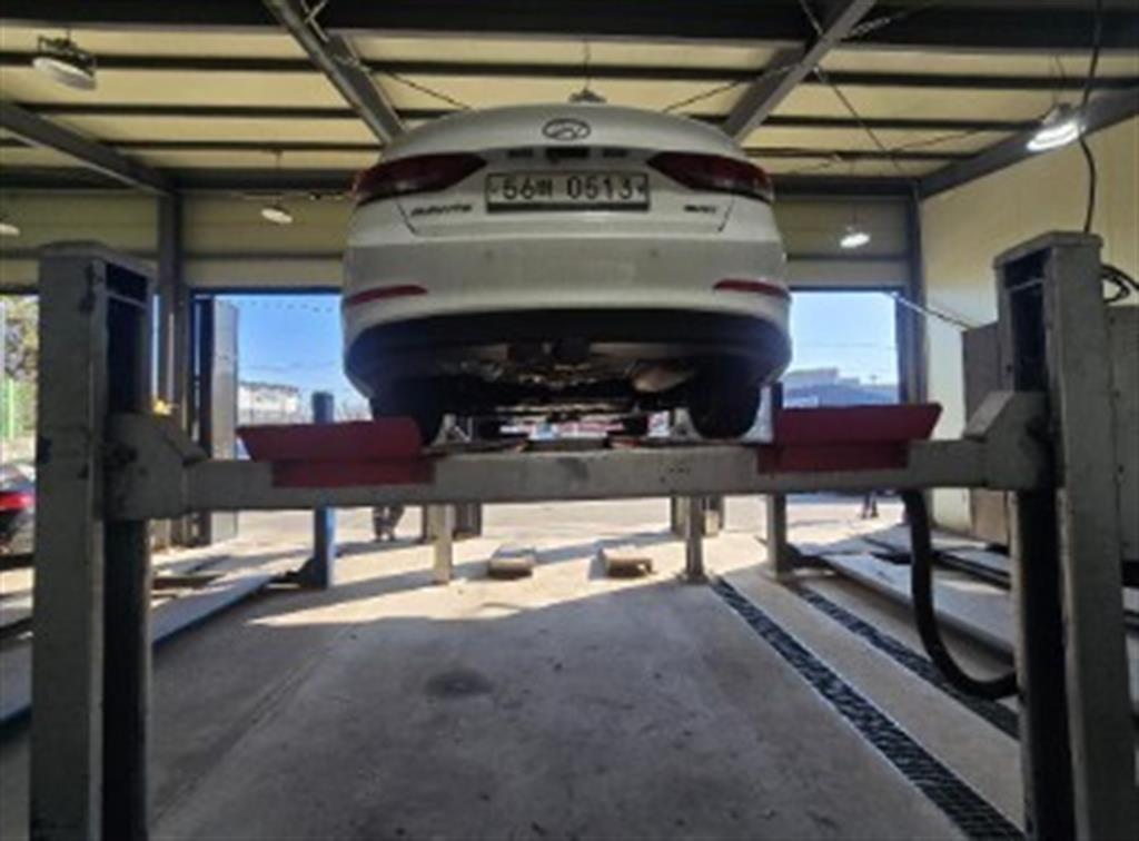 현대 아반떼AD 1.6 디젤 스마트 스페셜 - 이미지 2