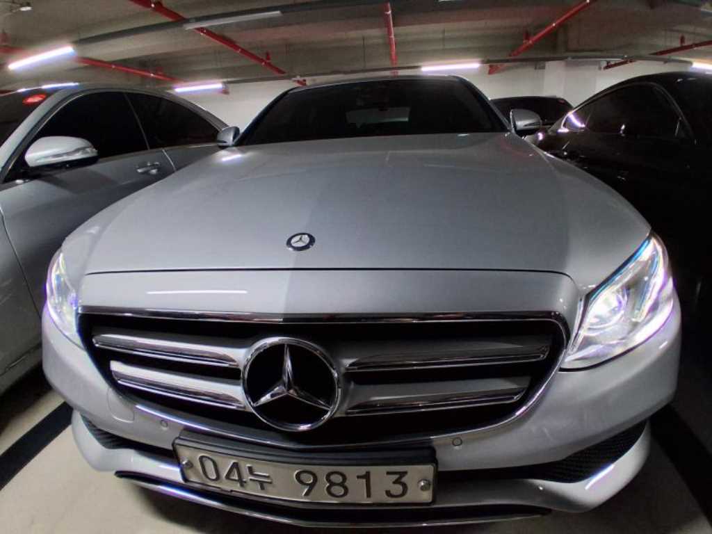 벤츠 E클래스(5세대) E220d 아방가르드 - 이미지 9