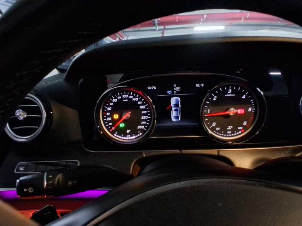 벤츠 E클래스(5세대) E220d 아방가르드 - 이미지 4