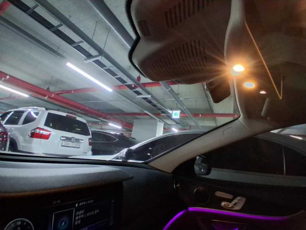 벤츠 E클래스(5세대) E220d 아방가르드 - 이미지 7