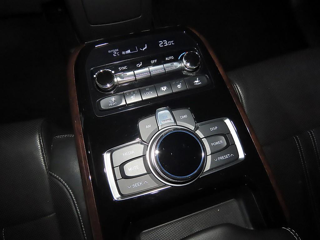 제네시스 EQ900 3.8 GDi AWD 프리미엄 럭셔리 - 이미지 4