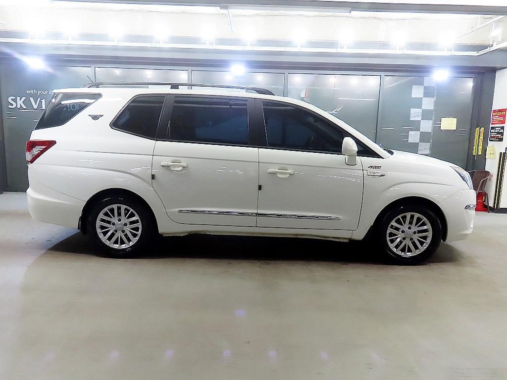 KG모빌리티(쌍용) 코란도 투리스모 2.0 4WD 11인승 GT - 이미지 6