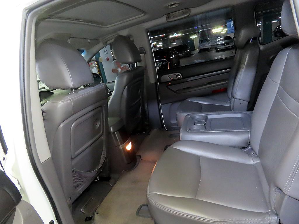 KG모빌리티(쌍용) 코란도 투리스모 2.0 4WD 11인승 GT - 이미지 18