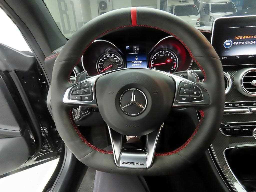 벤츠 C클래스(4세대) C63 AMG 쿠페 - 이미지 4