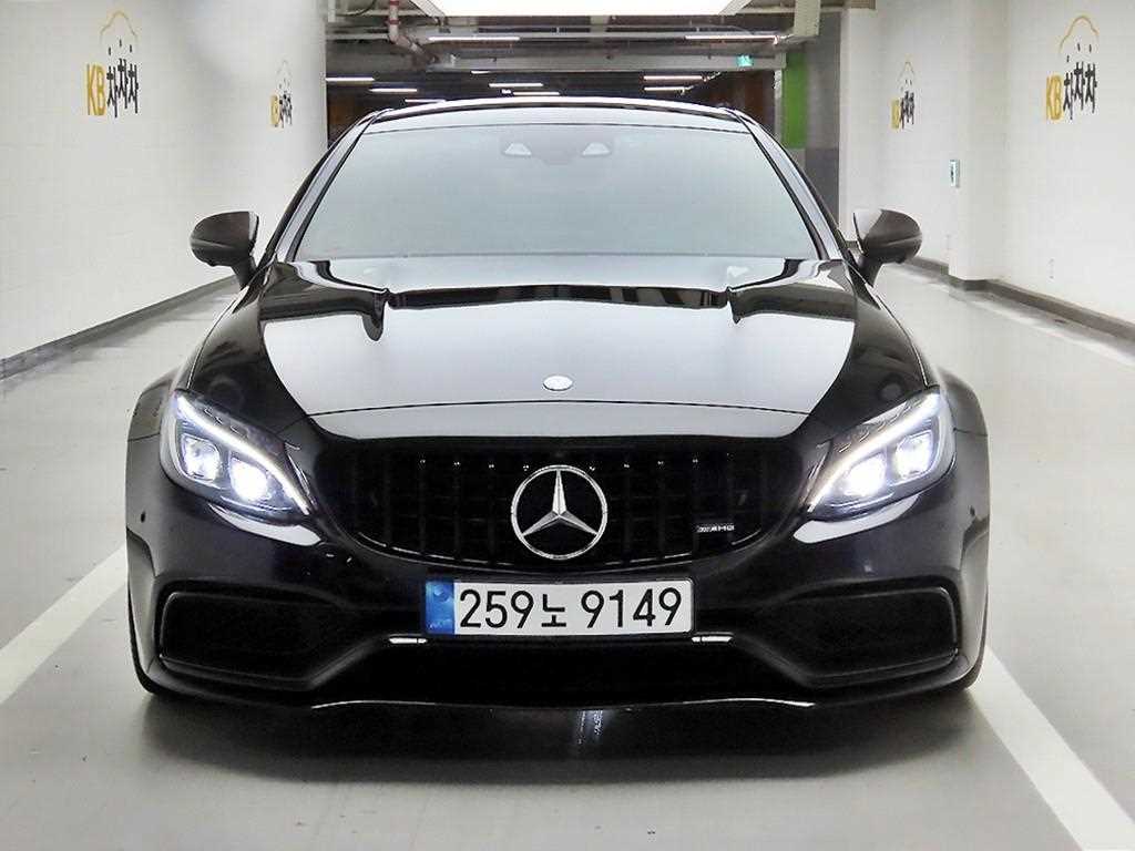 벤츠 C클래스(4세대) C63 AMG 쿠페 - 이미지 2