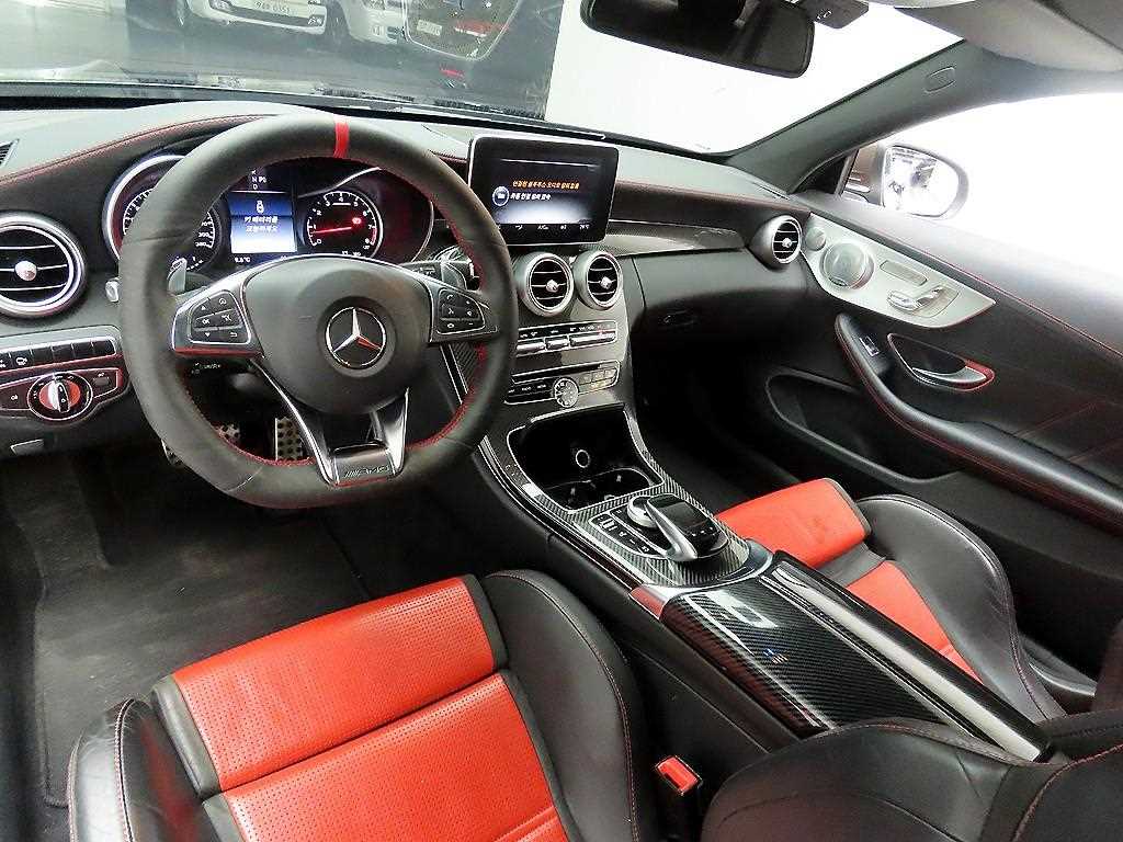벤츠 C클래스(4세대) C63 AMG 쿠페 - 이미지 3