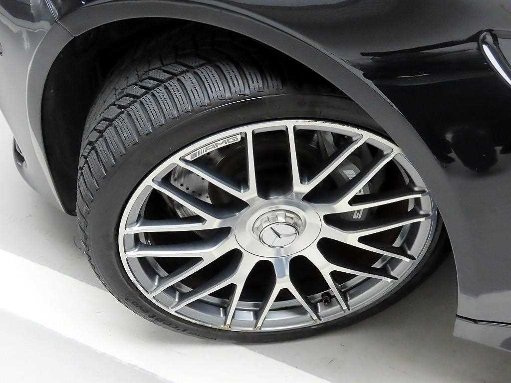 벤츠 C클래스(4세대) C63 AMG 쿠페 - 이미지 5