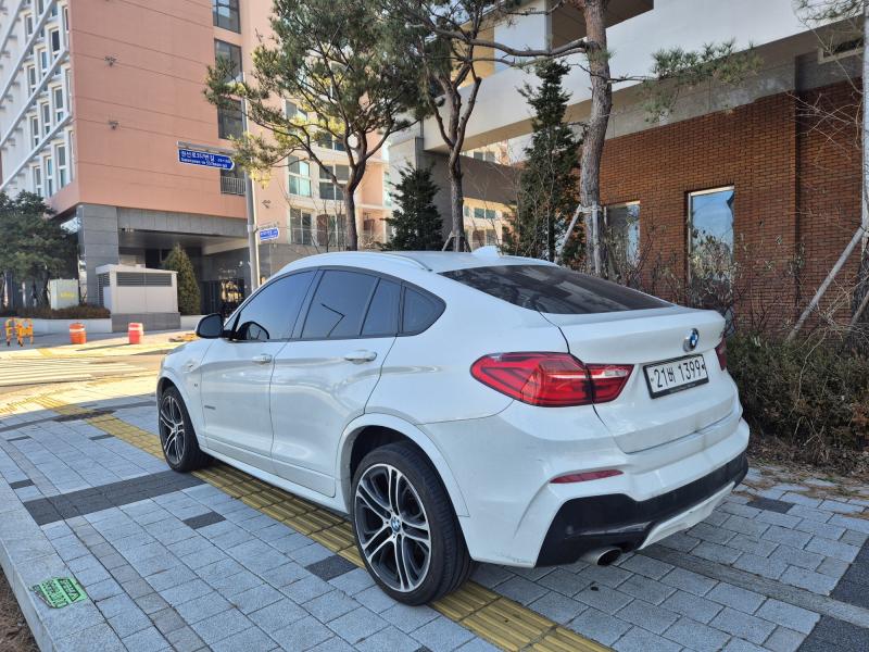 BMW X4 20d xDrive M 스포츠팩 - 이미지 3