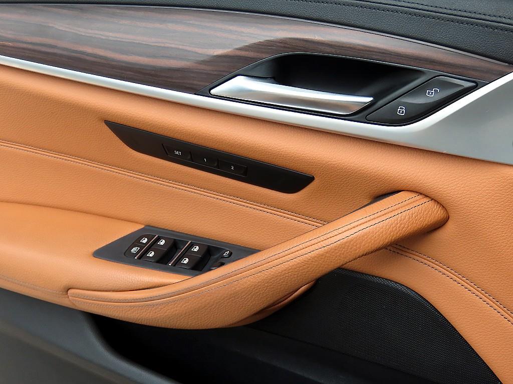 BMW 5시리즈(7세대) 520d xDrive M스포츠팩 플러스 - 이미지 16