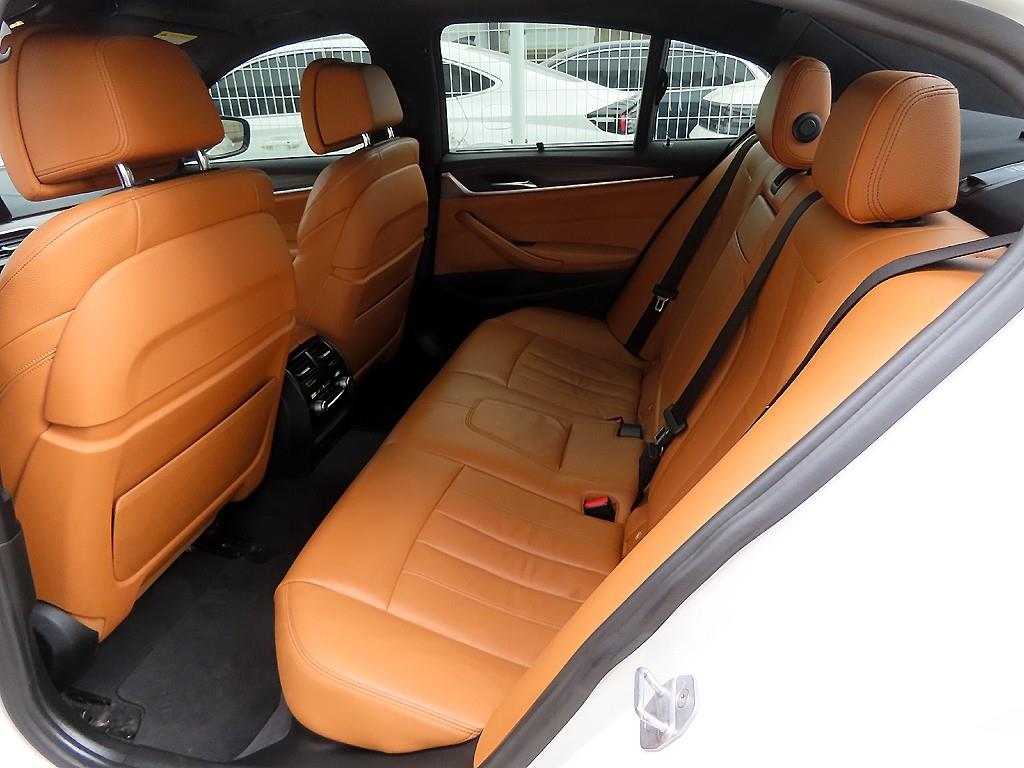 BMW 5시리즈(7세대) 520d xDrive M스포츠팩 플러스 - 이미지 10