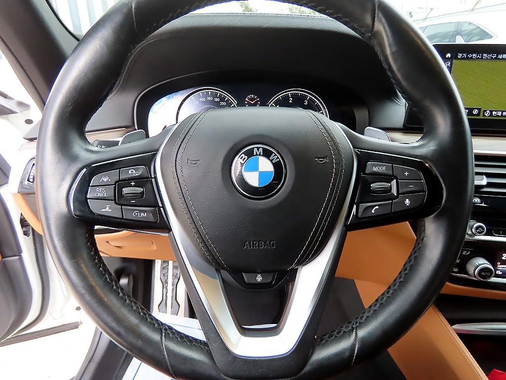 BMW 5시리즈(7세대) 520d xDrive M스포츠팩 플러스 - 이미지 15