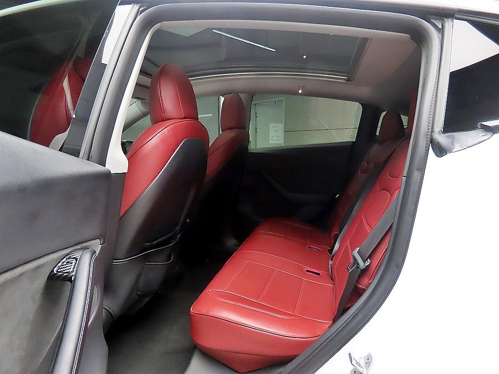 테슬라 모델 Y AWD 롱 레인지 - 이미지 9