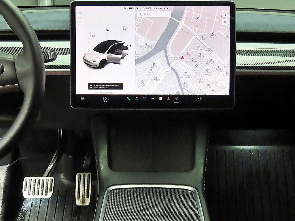 테슬라 모델 Y AWD 롱 레인지 - 이미지 11