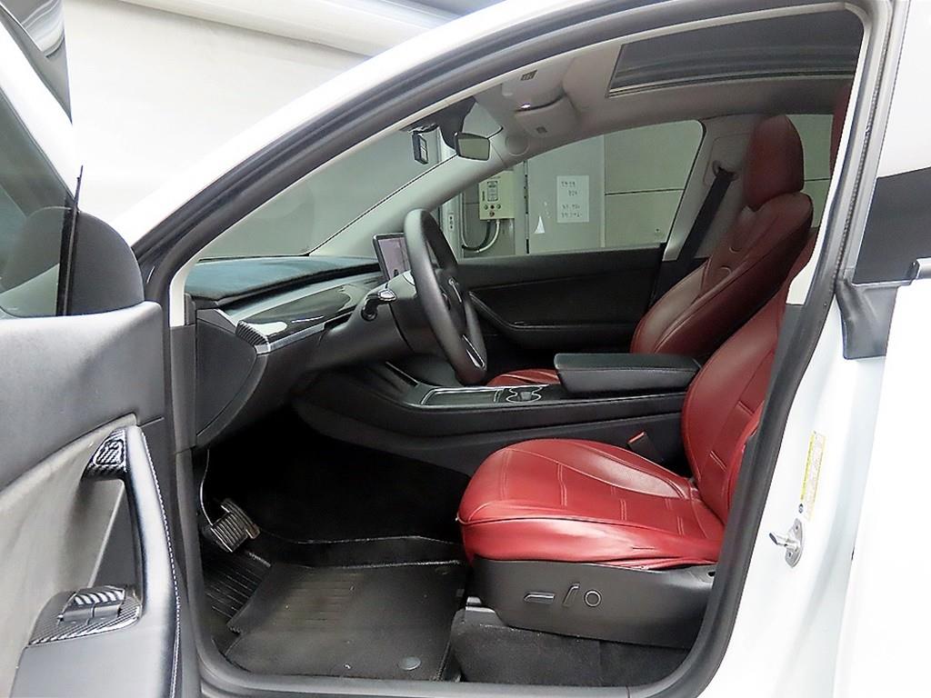 테슬라 모델 Y AWD 롱 레인지 - 이미지 18