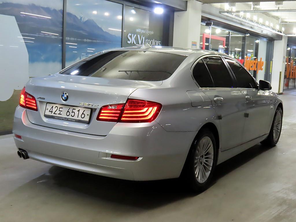 BMW 5시리즈(6세대) 520d xDrive - 이미지 3