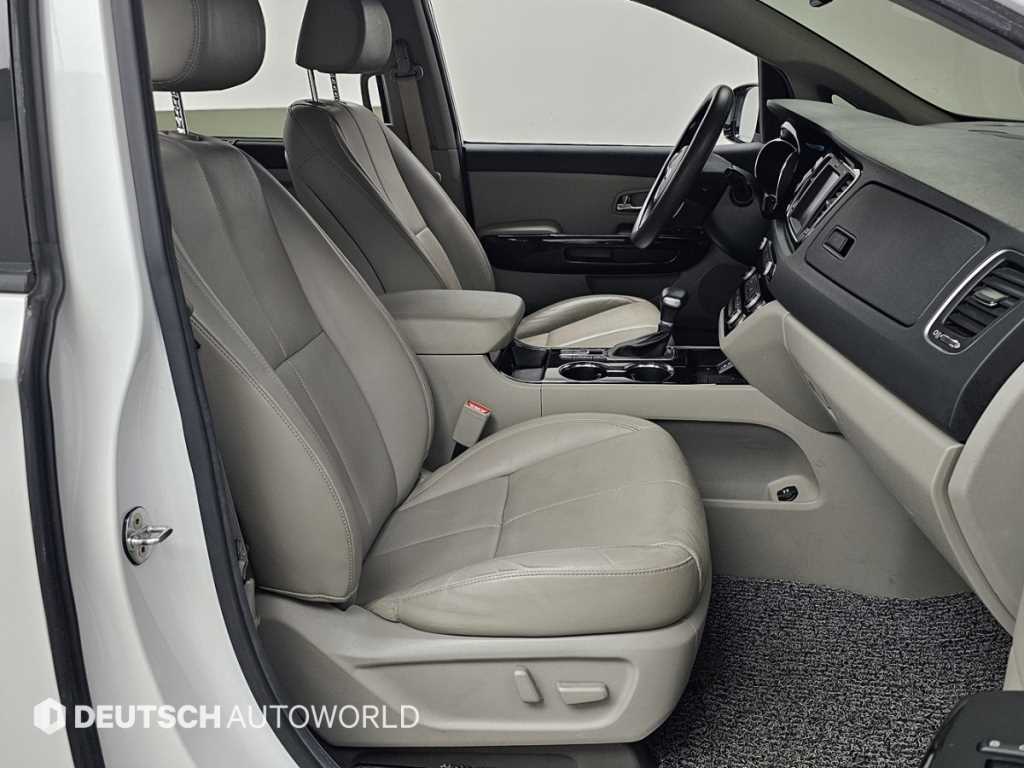 기아 더 뉴카니발 9인승 가솔린 노블레스 스페셜 - 이미지 18