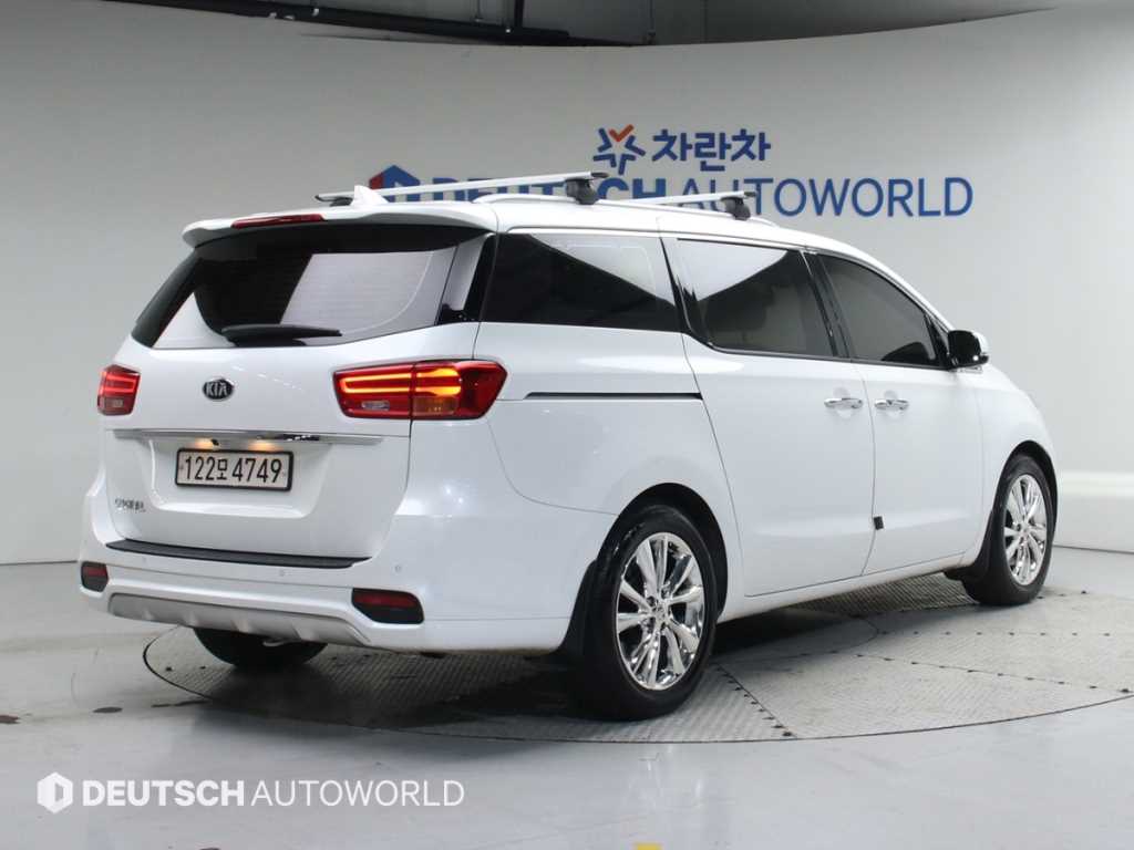 기아 더 뉴카니발 9인승 가솔린 노블레스 스페셜 - 이미지 2