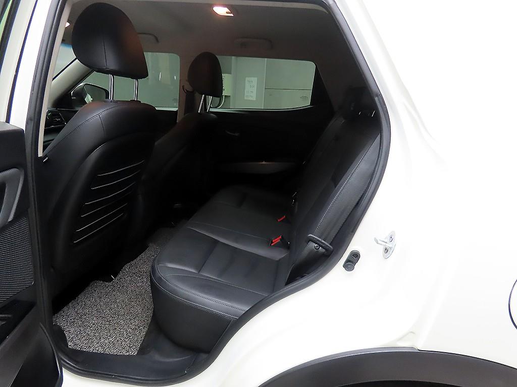 KG모빌리티(쌍용) 베리 뉴 티볼리 1.5 가솔린 2WD V3 - 이미지 11