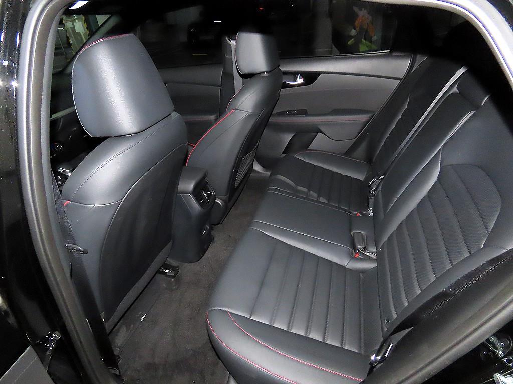 기아 더 뉴 K3 1.6 GT 5도어 시그니처 - 이미지 6