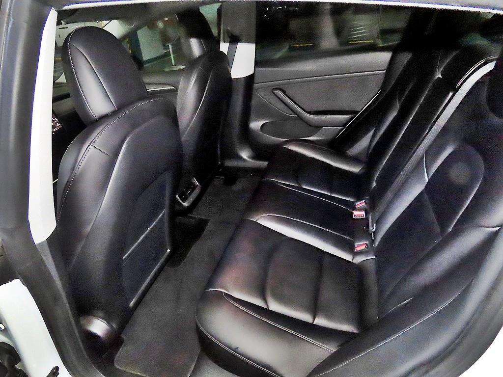 테슬라 모델 3 AWD 롱 레인지 - 이미지 16