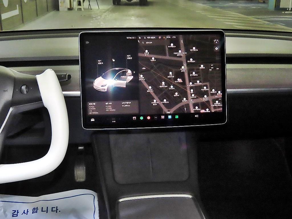 테슬라 모델 3 AWD 롱 레인지 - 이미지 12