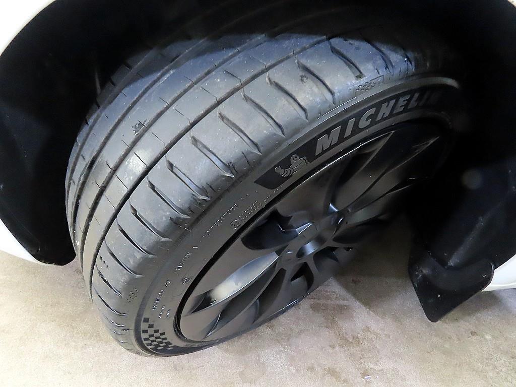 테슬라 모델 3 AWD 롱 레인지 - 이미지 15