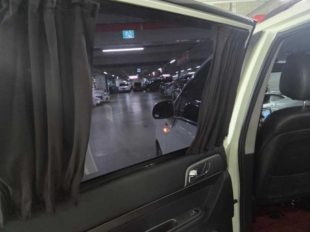 KG모빌리티(쌍용) 신형 코란도 투리스모 2.2 9인승 4WD 익스트림 스포츠 에디션 - 이미지 4