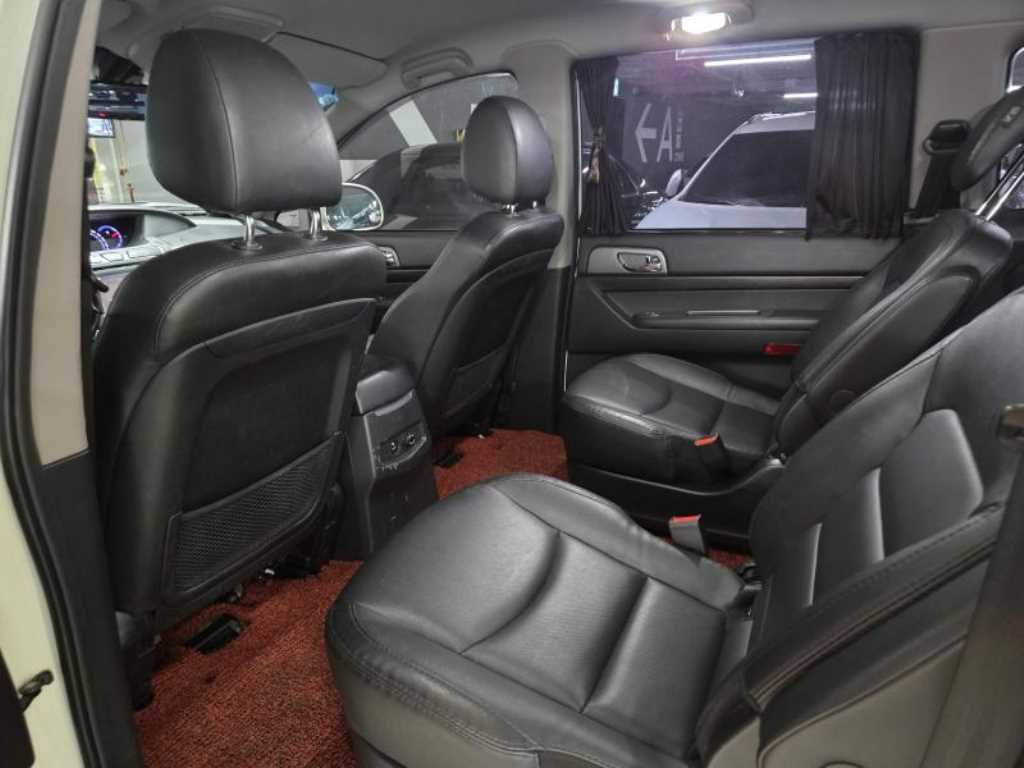 KG모빌리티(쌍용) 신형 코란도 투리스모 2.2 9인승 4WD 익스트림 스포츠 에디션 - 이미지 8