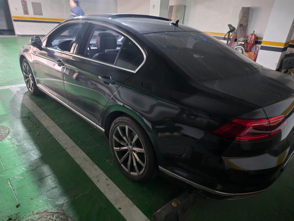 폭스바겐 파사트 GT(8세대) 2.0 TDI 프레스티지 - 이미지 3