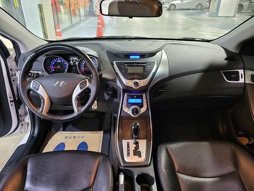 현대 아반떼MD M16 GDi 럭셔리 - 이미지 18