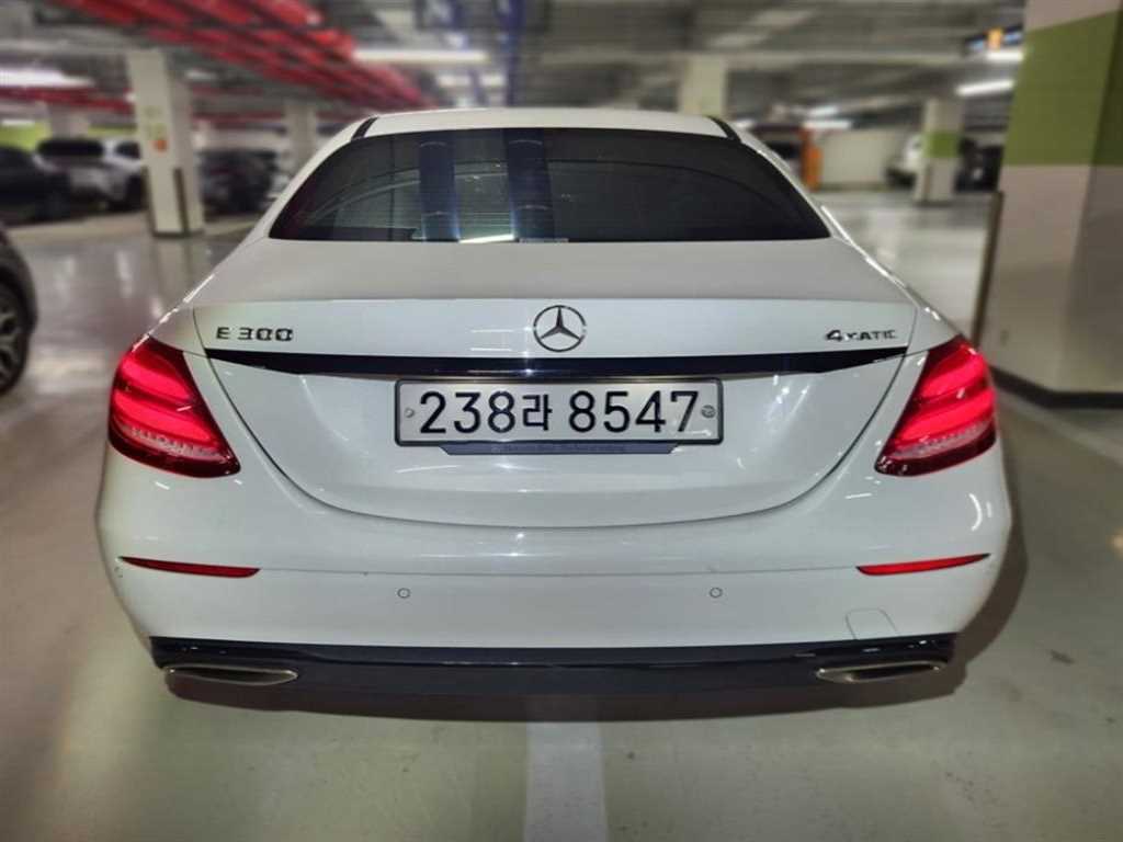 벤츠 E클래스(5세대) E300 4매틱 아방가르드 - 이미지 3