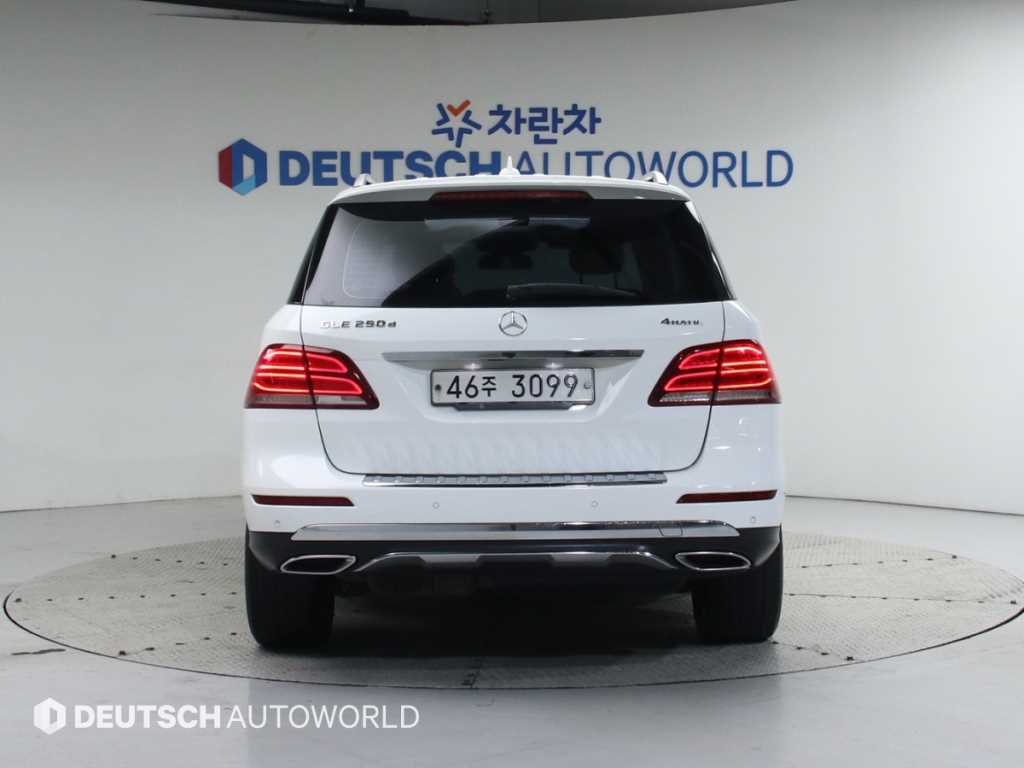 벤츠 GLE클래스(3세대) GLE 250d 4매틱 - 이미지 10