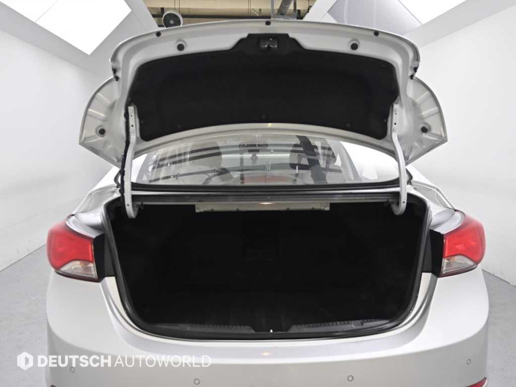 현대 더 뉴아반떼MD 1.6 GDi 텐밀리언 리미티드 - 이미지 9