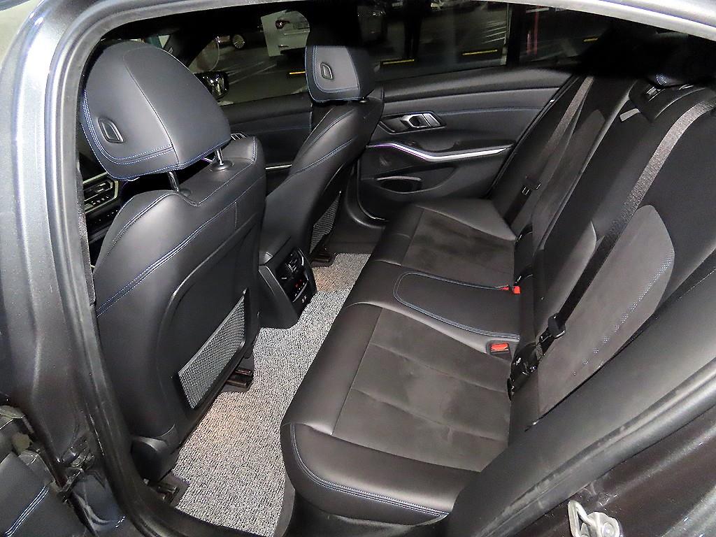 BMW 3시리즈(7세대) 320e M 스포츠 퍼포먼스 팩 - 이미지 9
