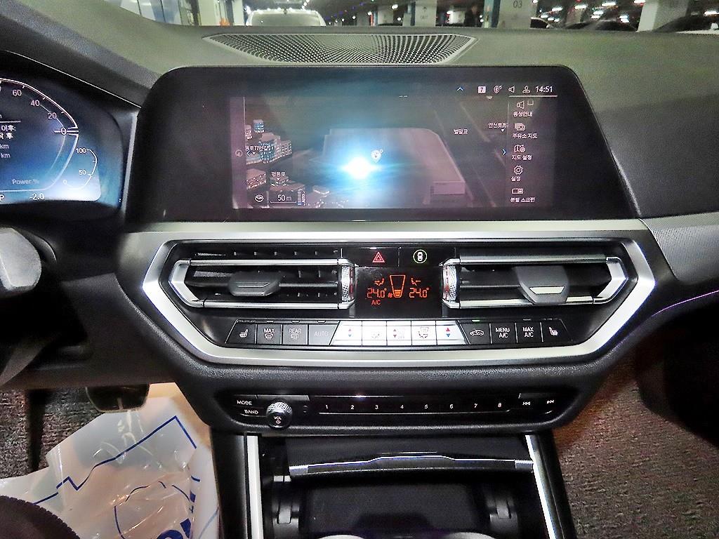 BMW 3시리즈(7세대) 320e M 스포츠 퍼포먼스 팩 - 이미지 14