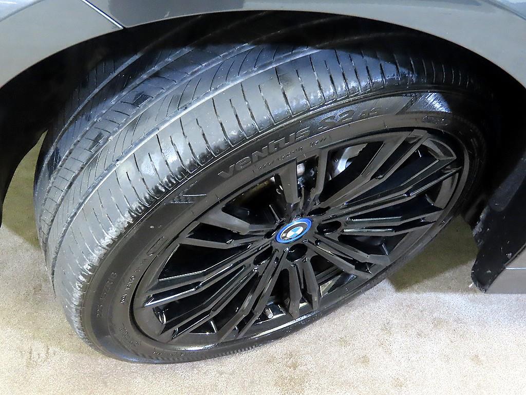 BMW 3시리즈(7세대) 320e M 스포츠 퍼포먼스 팩 - 이미지 13